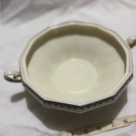 Vintage Floral Patterned Ceramic Tureen with Handles - Picture 6 of 8